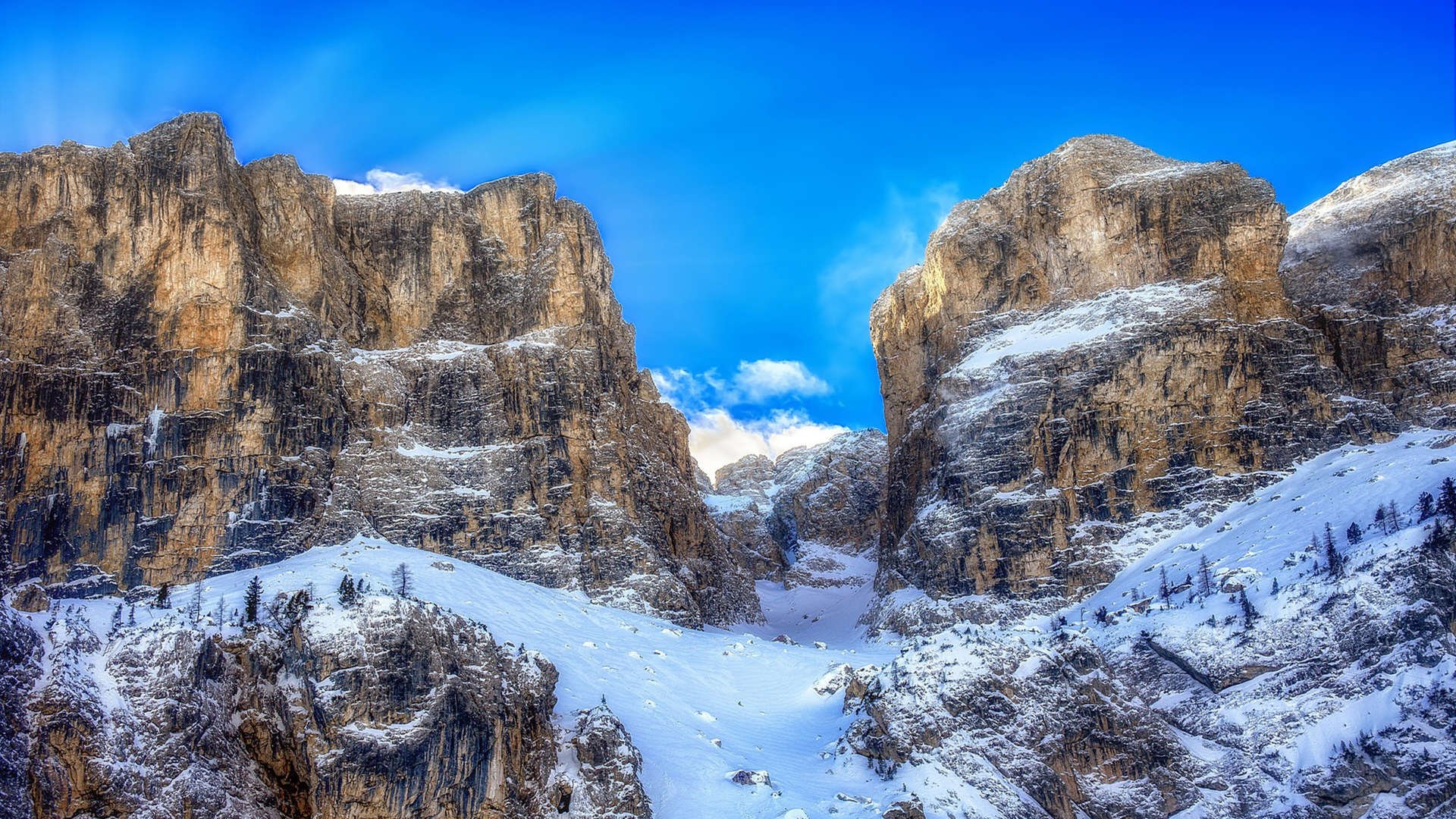 米兰体育APP-维拉双边路活跃制造传中良机，维拉输出