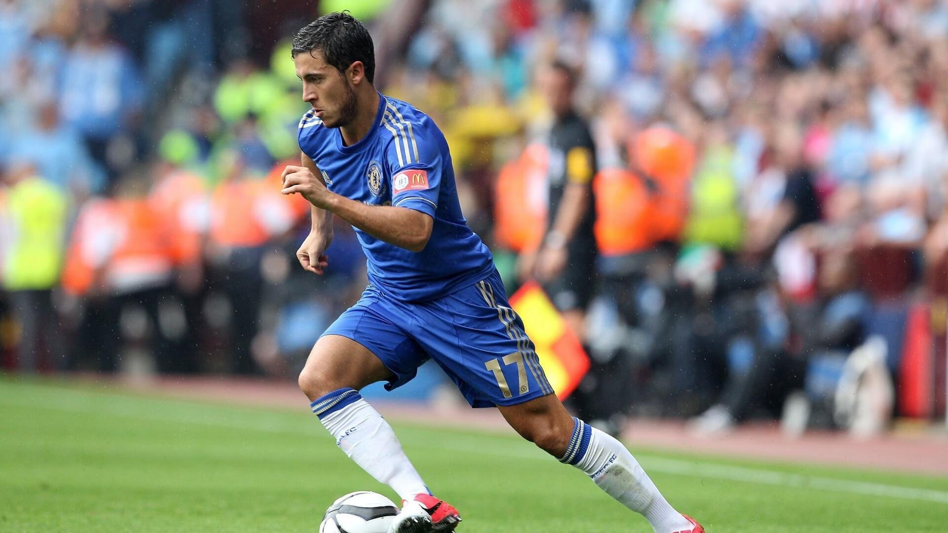 MILANSPORT下载-足球运动在海外华人社区中逐渐普及，推动文化交流，足球运动在全世界很受欢迎